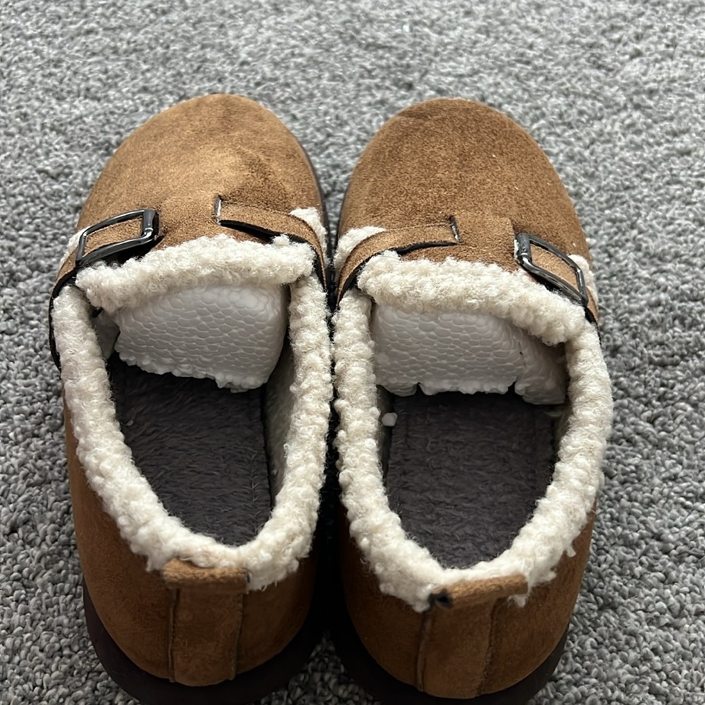Slippers - Picture 2 of 4